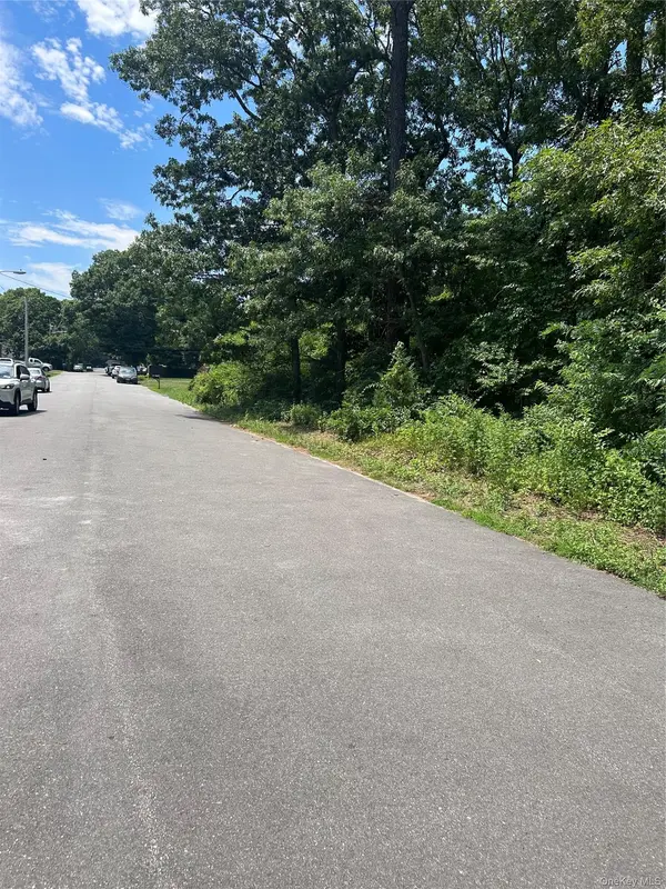 v/l Main AVE, Mastic, NY 11950