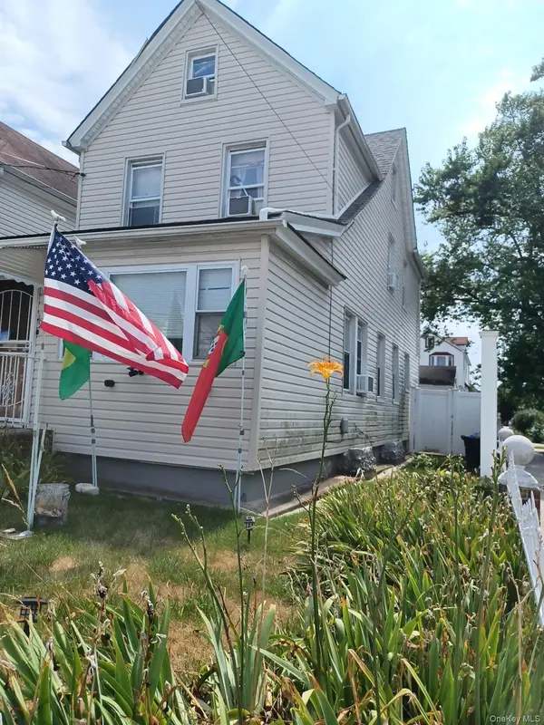 90-02 202nd ST, Hollis, NY 11423