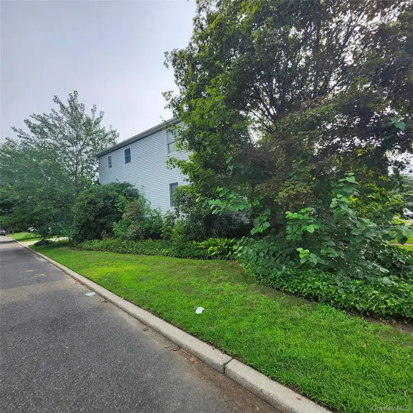 34 Parkside DR, Jericho, NY 11753