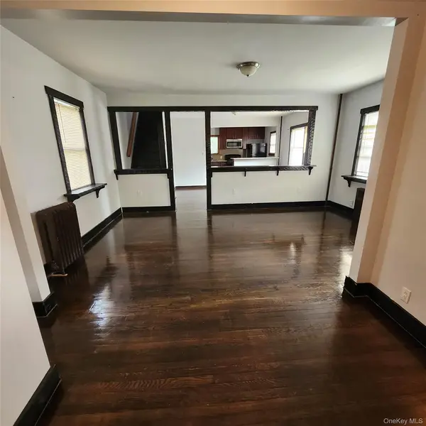 34 Parkside DR, Jericho, NY 11753