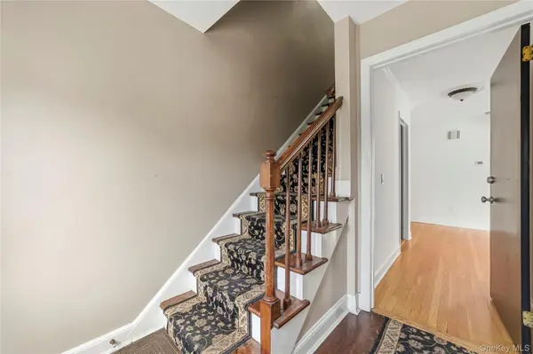 21 Bryn Mawr PL, Yonkers, NY 10701