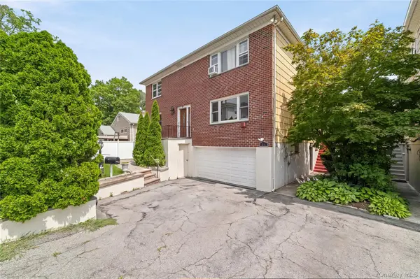 21 Bryn Mawr PL, Yonkers, NY 10701