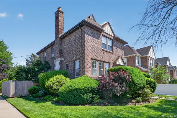 49 Bixley Heath, Lynbrook, NY 11563