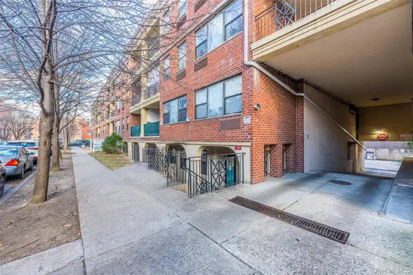 71-19 162 ST #3D, Fresh Meadows, NY 11365