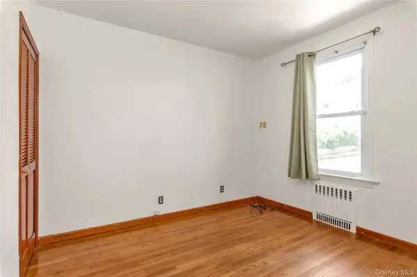 150-35 11th AVE, Whitestone, NY 11357