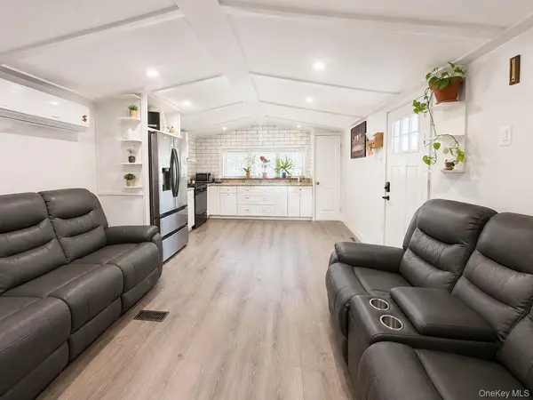 105 oak view HWY #20, East Hampton, NY 11937