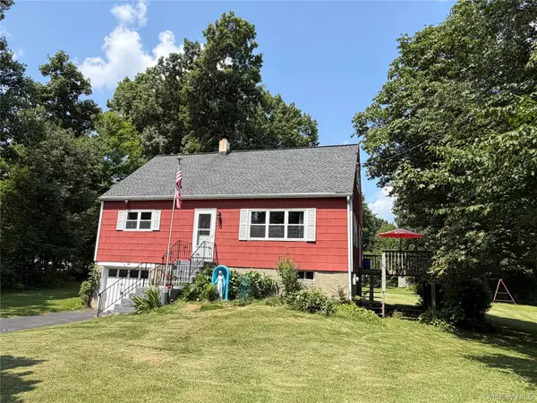 44 Somerset LN, Putnam Valley, NY 10579