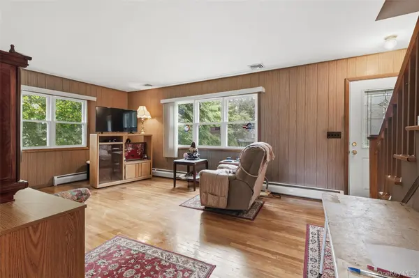 44 Somerset LN, Putnam Valley, NY 10579
