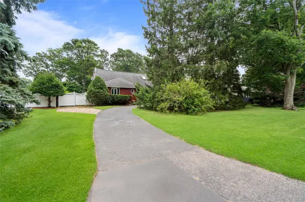 1359 Manor LN, Bay Shore, NY 11706