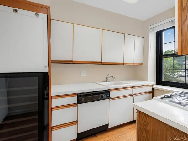 1273 North AVE #2E, Entry 7, New Rochelle, NY 10804
