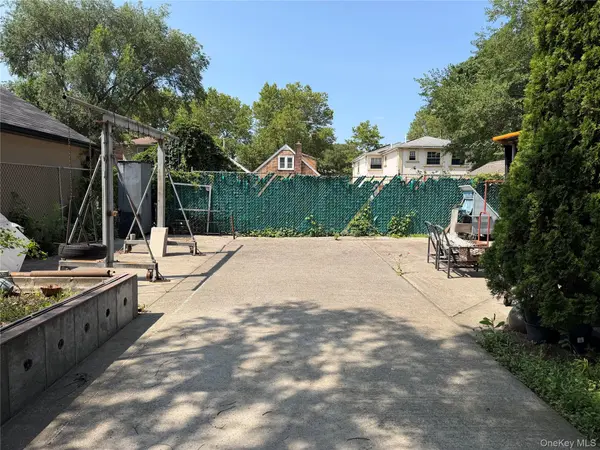 162-17 76th RD, Flushing, NY 11366