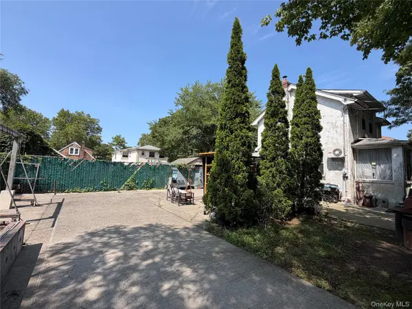 162-17 76th RD, Flushing, NY 11366
