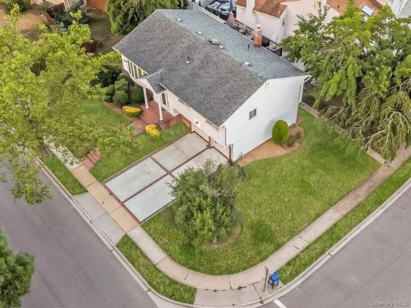900 Flanders DR, North Woodmere, NY 11581