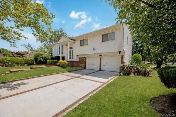 900 Flanders DR, North Woodmere, NY 11581