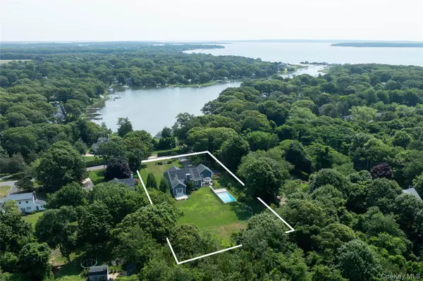 1430 Marratooka RD, Mattituck, NY 11952