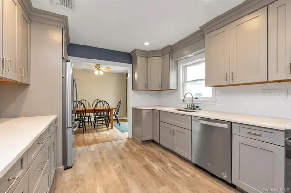 16 Verleye AVE, East Northport, NY 11731