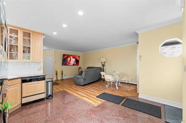 67-01 Eliot AVE, Middle Village, NY 11379