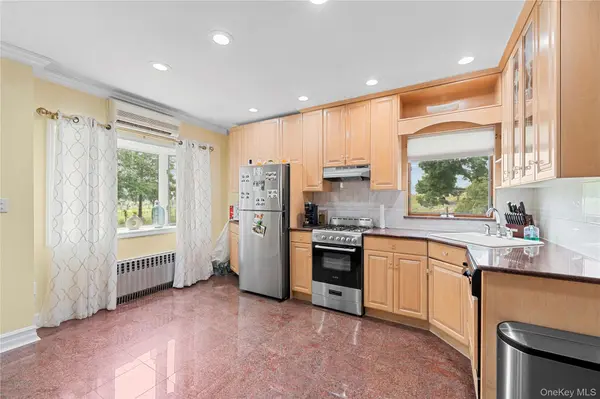 67-01 Eliot AVE, Middle Village, NY 11379