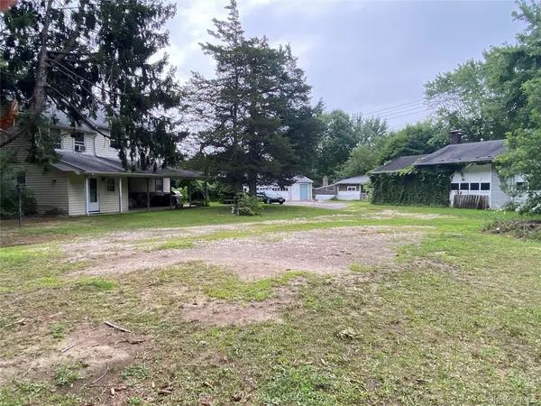 39 Seaman Neck RD #39, Dix Hills, NY 11746