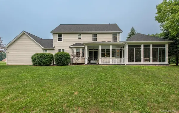 100 Rockledge DR, Pleasant Valley, NY 12569