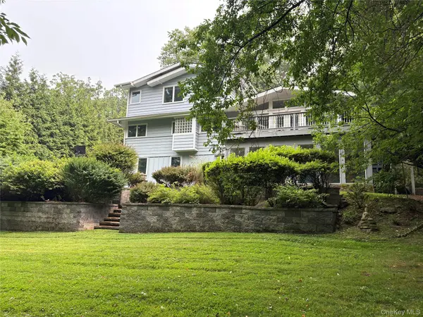 12 Warnke LN, Scarsdale, NY 10583
