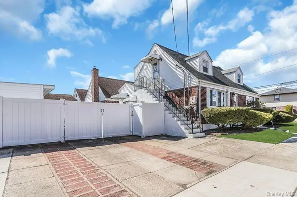 62 ash ST, Valley Stream, NY 11580