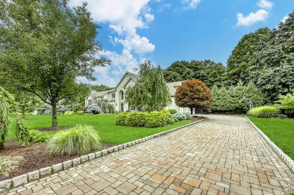 8 Lety LN, Suffern, NY 10901
