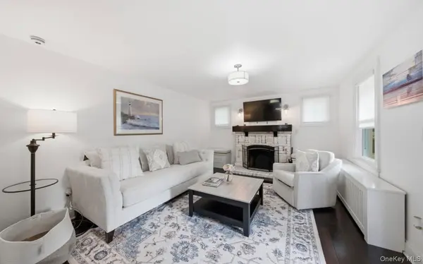 8 Rosewood AVE, Amityville, NY 11701