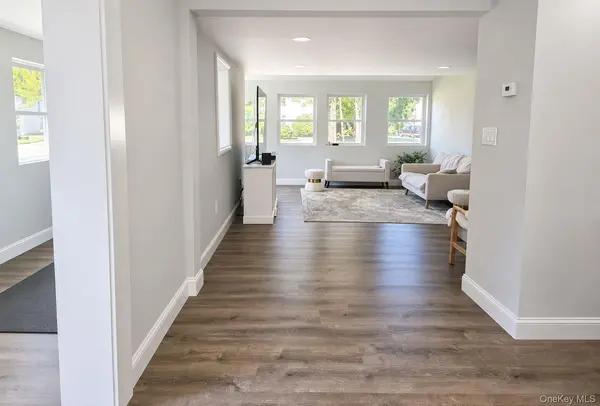 165 Cedar ST, Amityville, NY 11701