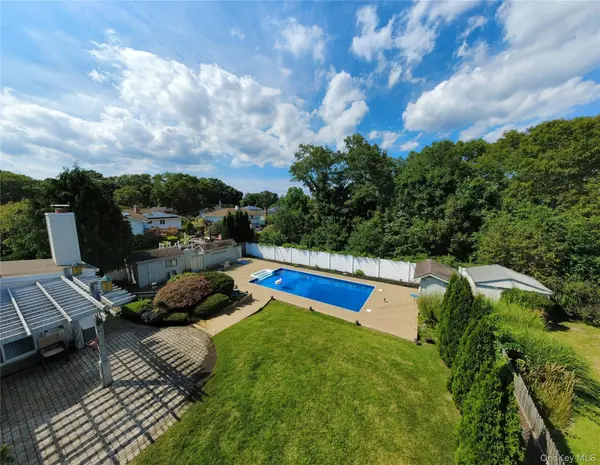 29 Sandy Hollow DR, Smithtown, NY 11787