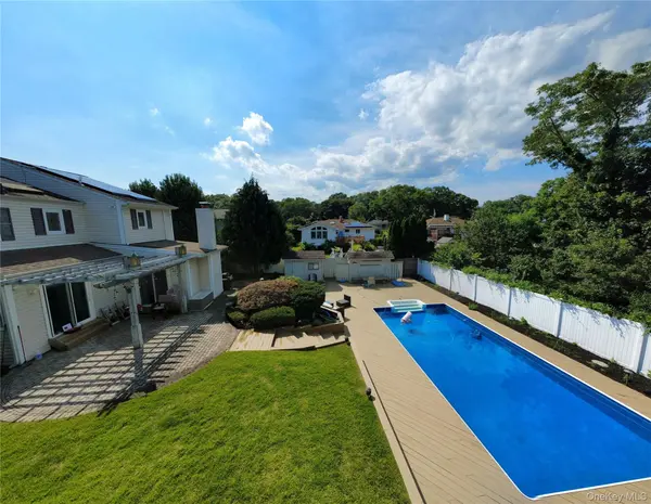 29 Sandy Hollow DR, Smithtown, NY 11787