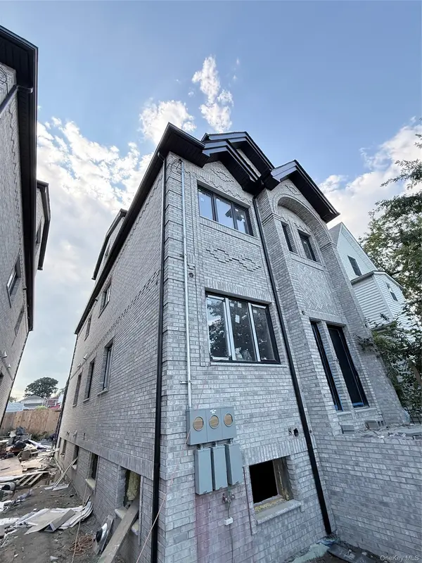 1708 149th ST, Whitestone, NY 11357
