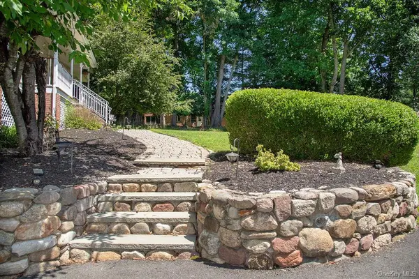 4 Hauser TER, Tappan, NY 10983