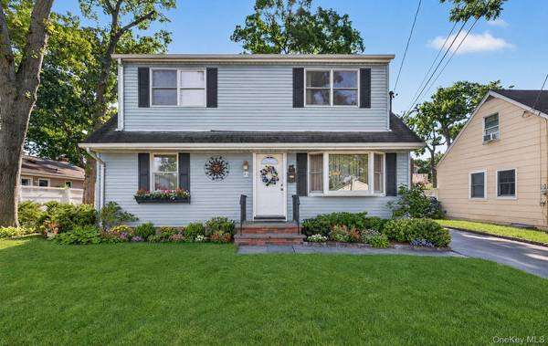 83 Whittier AVE, North Merrick, NY 11566