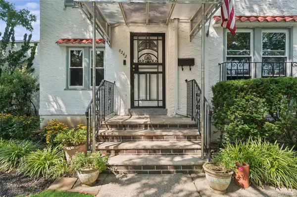 82-42 233rd ST, Queens Village, NY 11427