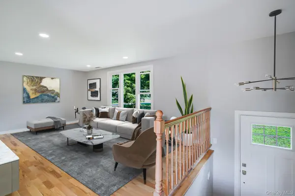 36 Bronson RD, Poughquag, NY 12570