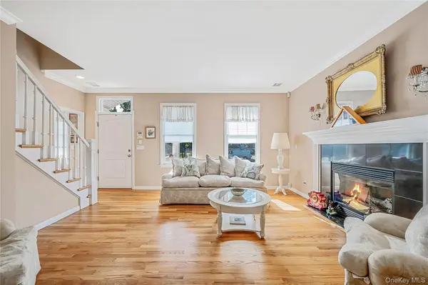 16 Foster XING, East Quogue, NY 11942