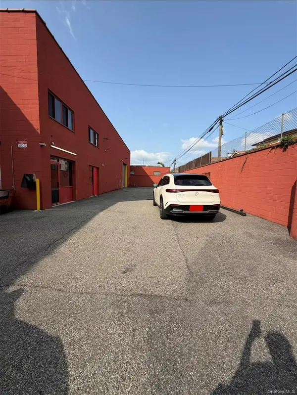 88-81 76th AVE, Glendale, NY 11385