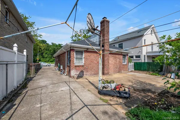 5011 175th ST, Fresh Meadows, NY 11365