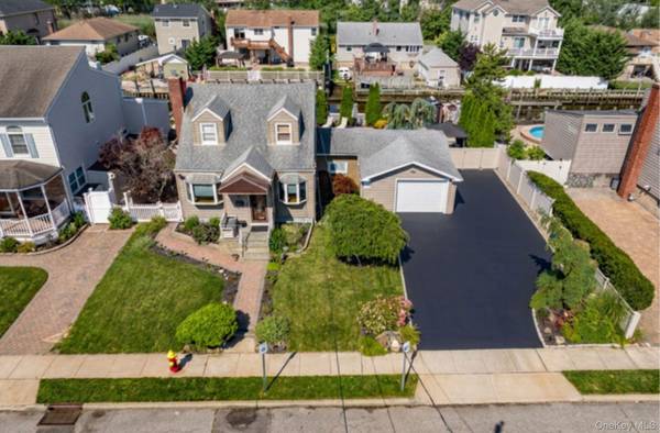 718 Farmers AVE, Bellmore, NY 11710