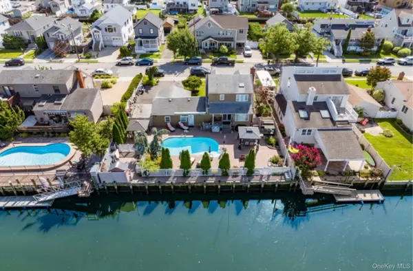 718 Farmers AVE, Bellmore, NY 11710