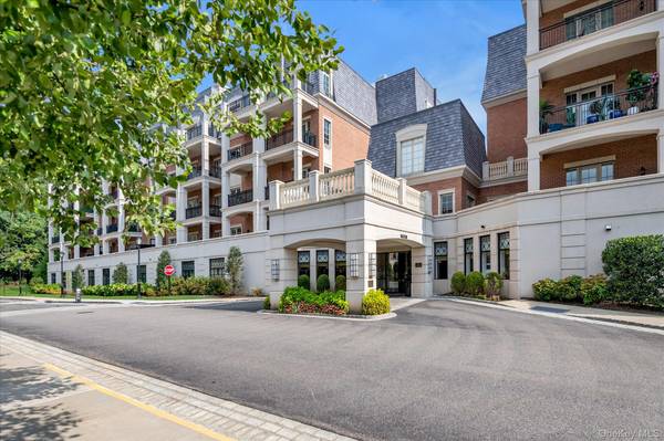 3000 Royal CT #3107, North Hills, NY 11040