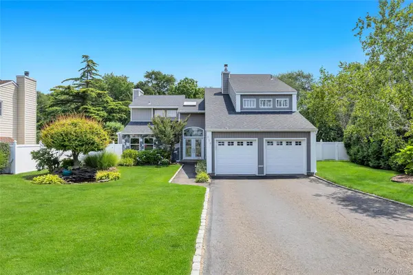 859 Pine AVE, West Islip, NY 11795