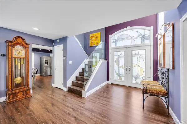 859 Pine AVE, West Islip, NY 11795