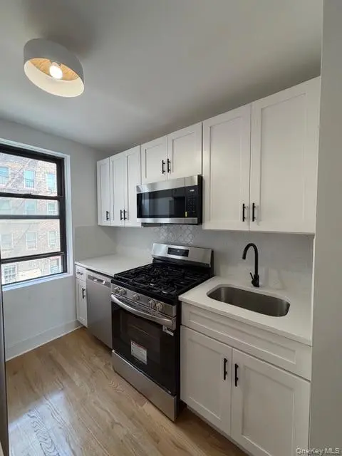 445 W 240th ST #3M, Bronx, NY 10463