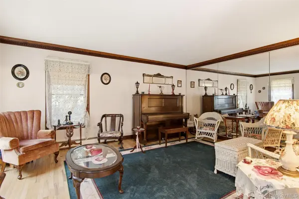 1 Gaul RD, Setauket, NY 11733