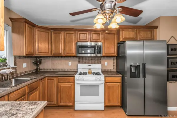 102 Willett AVE, Sayville, NY 11782