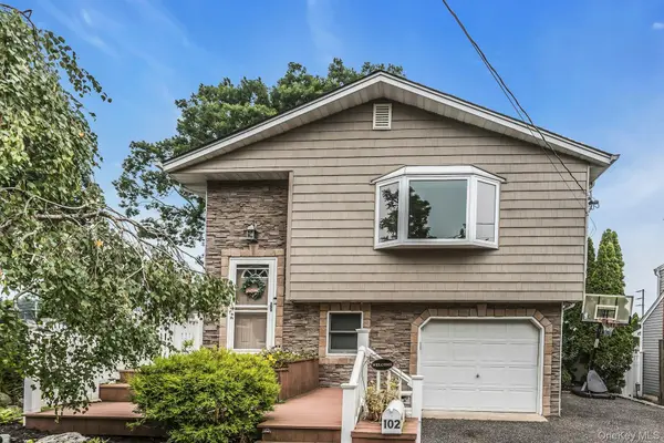 102 Willett AVE, Sayville, NY 11782