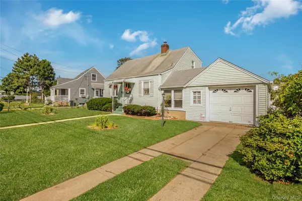 45 Birch AVE, Farmingdale, NY 11735