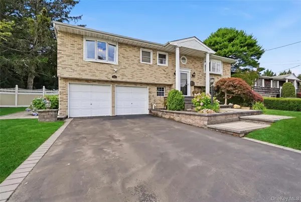 94 Ellensue DR, Deer Park, NY 11729